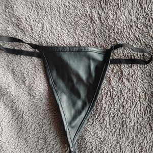 Leather black thong, size M